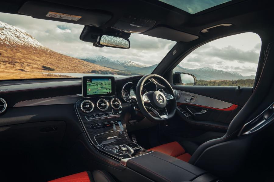 Интерьер Mercedes-AMG GLC63 S 4Matic+ (X253) 2017 года  (UK) (фото 21 из 40)